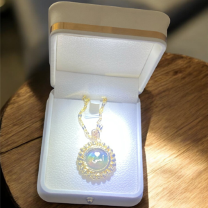 قلادة ذهبية فاخرة